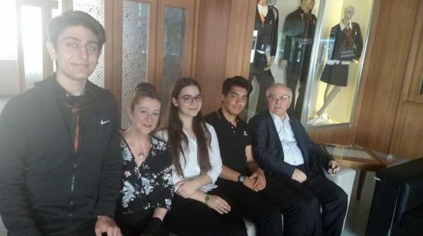 &Ouml;zel Evrensel Fen Lisesi &Ouml;ğrencileri, Fizik Alanında D&uuml;nya Birincisi Oldu