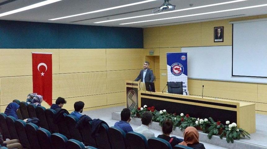 &rsquo;oku! D&uuml;ş&uuml;n! Uyan!&rsquo; Adlı Konferans Sa&uuml;&rsquo;de D&uuml;zenlendi