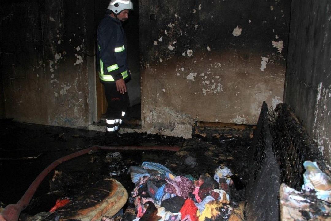 Evleri İkinci Kez Yanan Aile Sokakta Kaldı