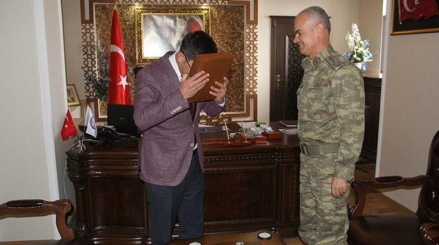 Albay Yenilmez’den Kaymakam Öztürk’e Ziyaret