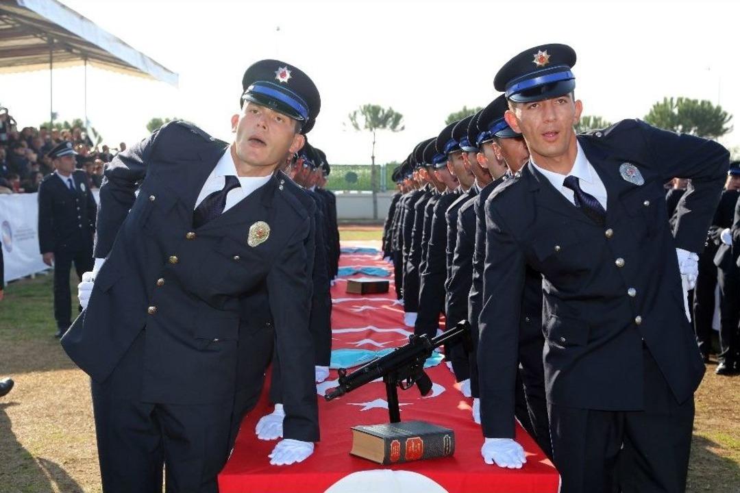 Başkan &Ouml;zakcan, Polislerin Mezuniyet Heyecanına Ortak Oldu