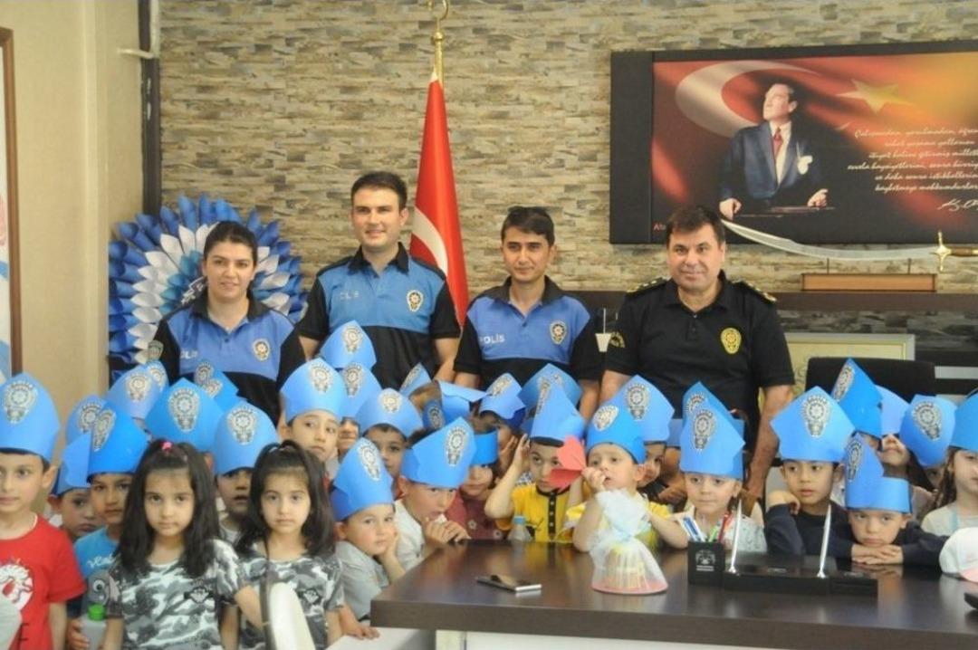 Cizre&rsquo;de Minik &Ouml;ğrencilerden Emniyete Ziyaret