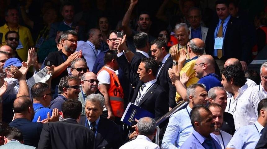 Ali Ko&ccedil; Tezah&uuml;ratlarla Karşılandı