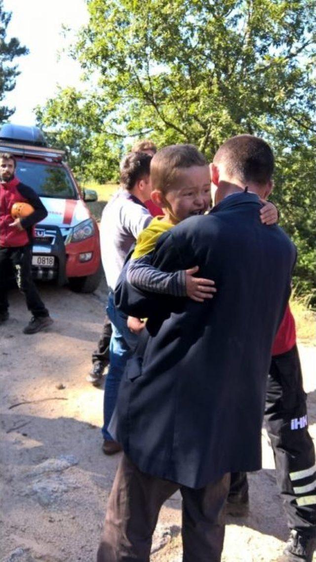 Bebek Firarda: Kaybolunca Geceyi Ormanda Tek Başına Geçirdi