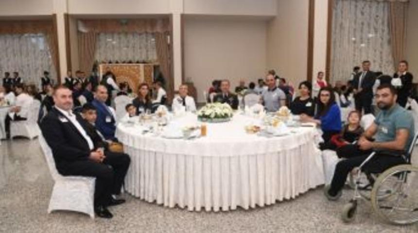 Genelkurmay Başkanı Akar, Gazi Aileleriyle İftarda Bir Araya Geldi