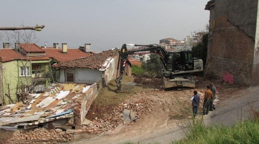 Osmangazi’de Metruk Bina Temizliği