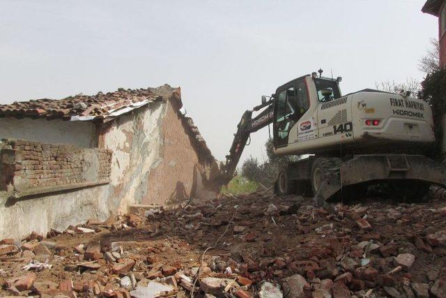 Osmangazi’de Metruk Bina Temizliği