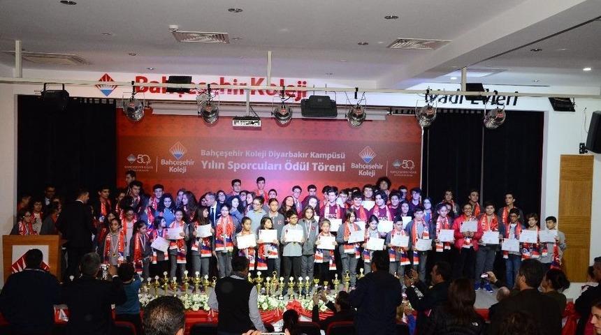 Bahçeşehir Koleji’nden Başarılı Sporculara Ödül Töreni