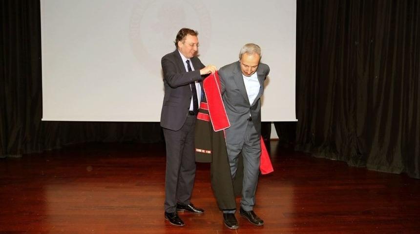 Hattat Özçay’a “fahri Doktora”