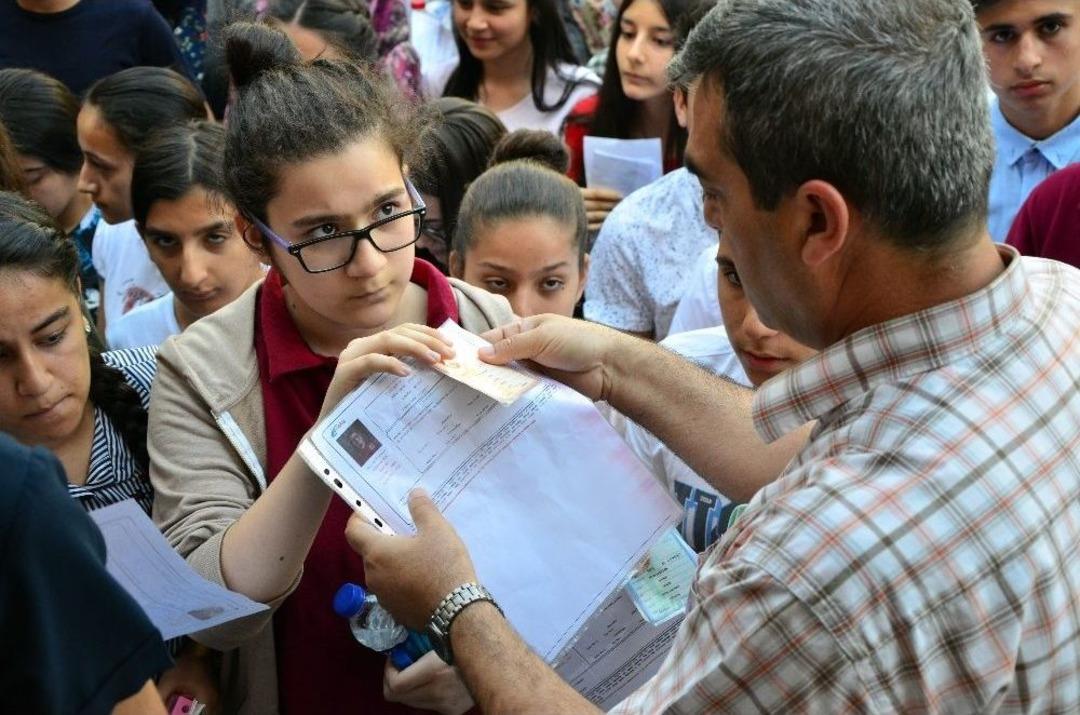 Lgs İ&ccedil;in &Ccedil;ocuklar İ&ccedil;eride, Aileler Dışarıda Ter D&ouml;kt&uuml;