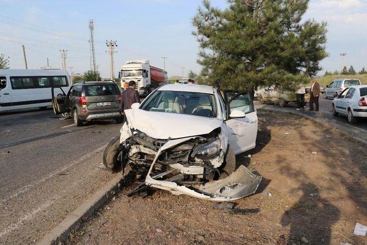 Diyarbakır’da Zincirleme Trafik Kazası: 1’i Ağır 7 Yaralı G3