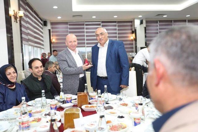 Kocasinan Belediyesi Personeli İftarda Bir Araya Geldi