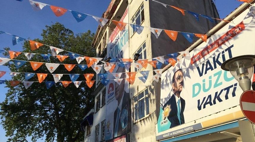 Yere D&uuml;şen Yavru Karga İl&ccedil;eyi Karıştırdı