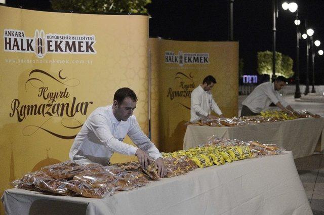 Halk Ekmek’ten Teravih İkramı