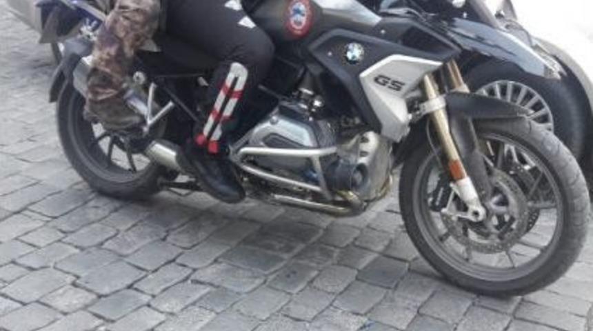 Trabzon Emniyet M&uuml;d&uuml;r&uuml; Orhan &Ccedil;evik &Ouml;zel Harekat Polisleri&rsquo;nin Kamuflajını Giyip Yunuslarla Devriye Attı