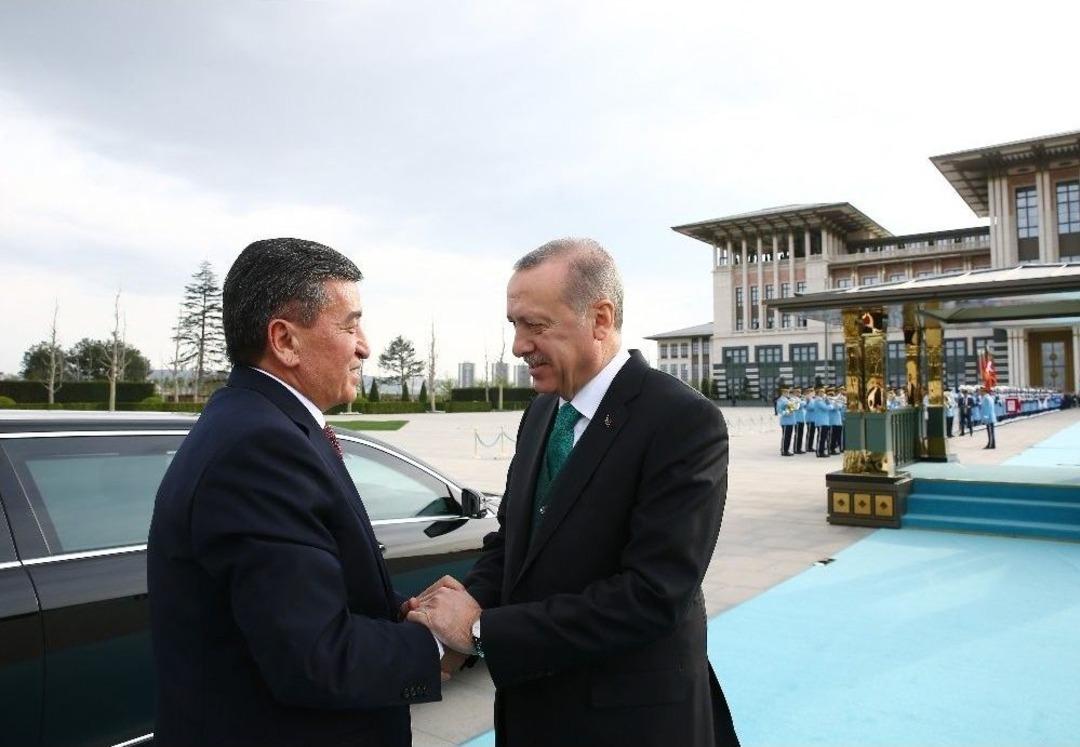 Cumhurbaşkanı Erdoğan, Kırgız Lider Ceenbekov&rsquo;u K&uuml;lliyede Karşıladı