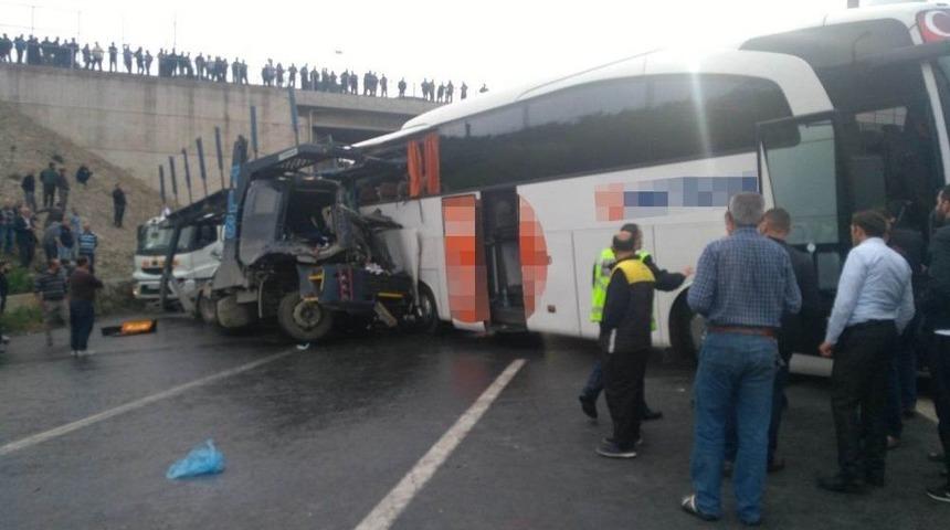 Tem&rsquo;i Kilitleyen Zincirleme Kaza: 3 Yaralı