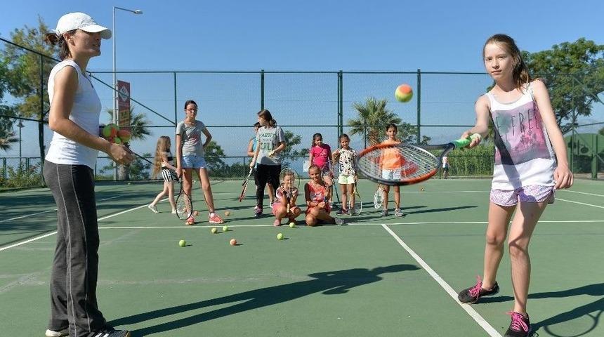 Muratpaşa&rsquo;nın Yaz Spor Okulları Başlıyor