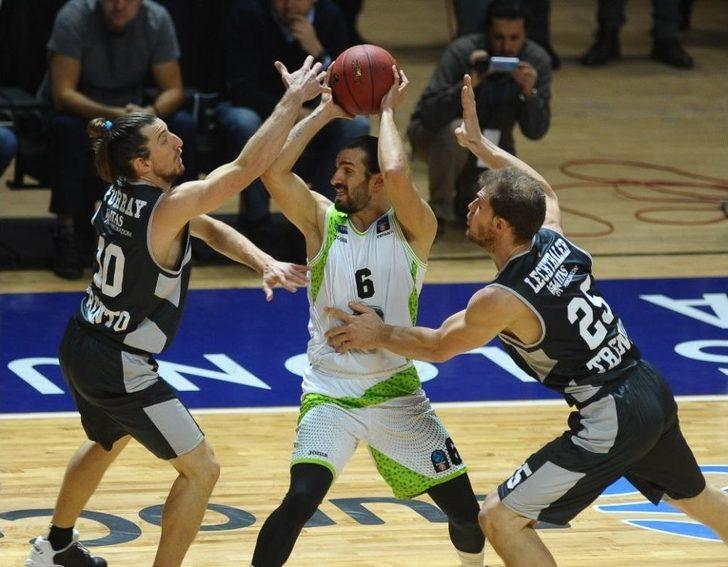 Eurocup: Tofaş: 79 - D. Energia Trento: 91 G2