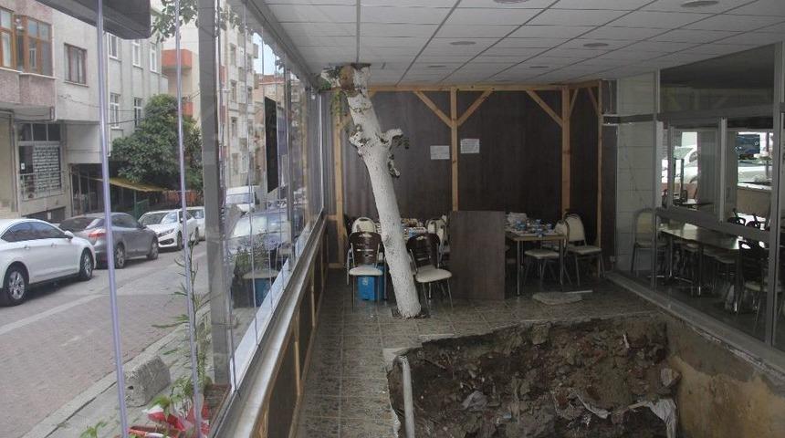 (&ouml;zel) İftar Saati Restoranın Zemini &Ccedil;&ouml;kt&uuml;: 1 Kişi Yaralandı