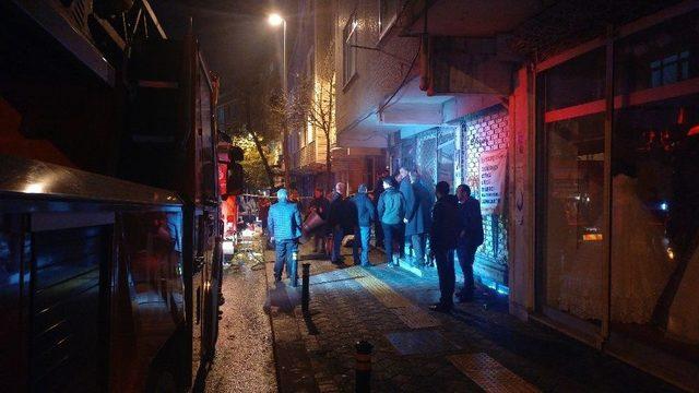 Zeytinburnu’nda Korkutan İş Yeri Yangını