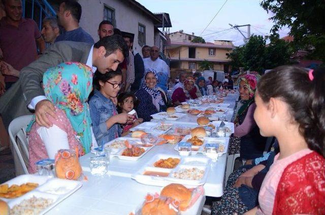 Kemalpaşa’da Mahalle İftarları Sürüyor