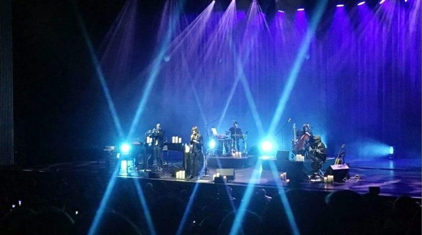 İstanbul&rsquo;da Carla Bruni R&uuml;zgarı Esti