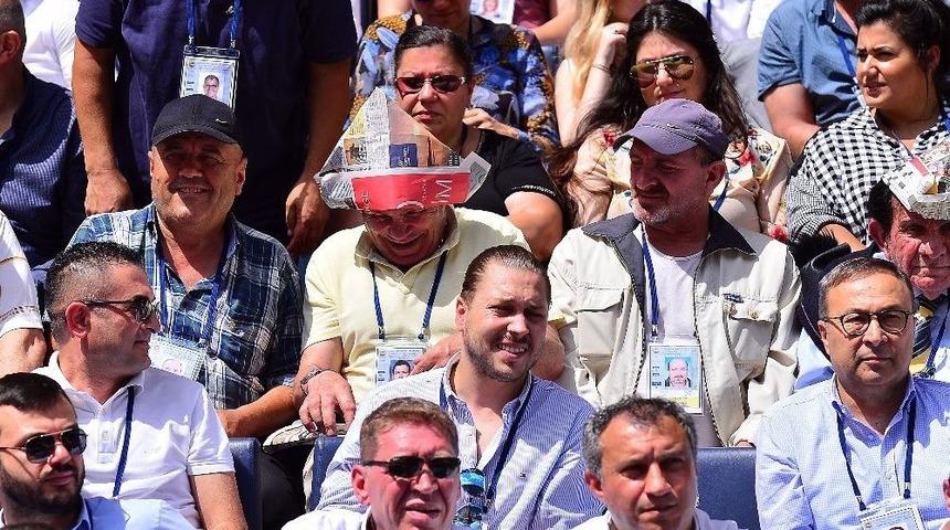 Kongre Üyelerinden Güneş Önlemi