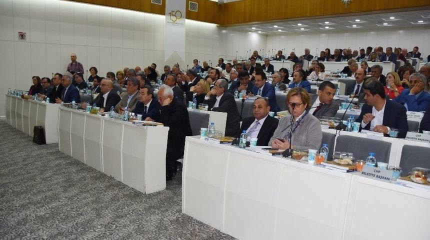 İzmir B&uuml;y&uuml;kşehir Belediye Meclisinde Denetim Raporu Tartışması