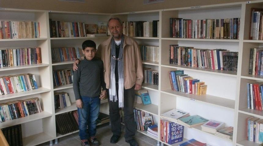 (&ouml;zel Haber) Hayatını K&uuml;t&uuml;phane Oluşturmaya Adadı