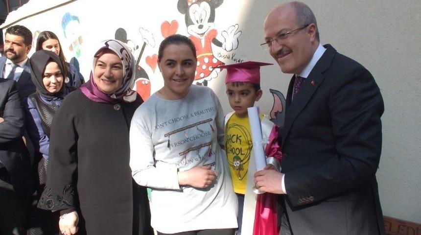 Sp Hastası 5 Yaşındaki Salih Aldığı Eğitimle Yaşıtları Gibi Konuşup Hareket Edebiliyor