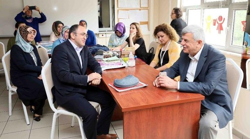 Başkan Karaosmanoğlu&rsquo;nun Okul Ziyaretleri S&uuml;r&uuml;yor