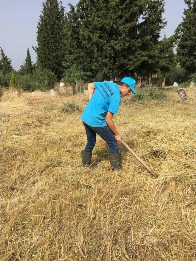 Saruhanlı’nın Mezarlıkları Bayrama Hazırlanıyor