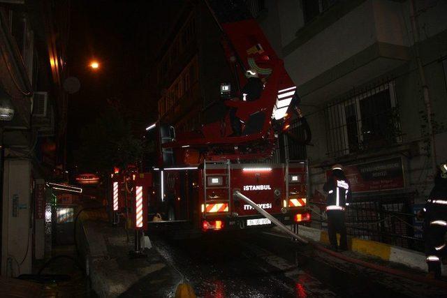 Şişli’de Çatıda Çıkan Yangın Kısa Süreli Paniğe Neden Oldu