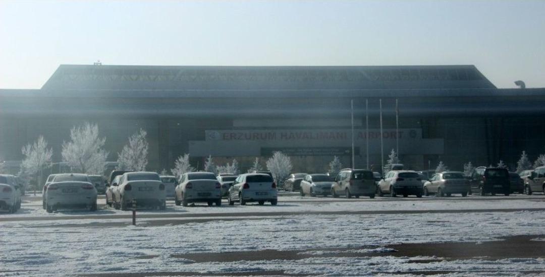 Erzurum&rsquo;da D&uuml;şen Kırağı İzlenmeye Değer Manzaralar Oluşturdu