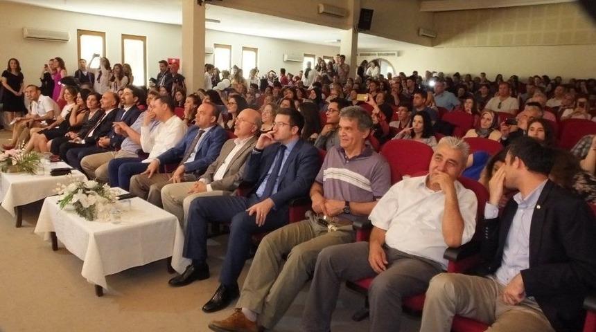 Balıkesir&rsquo;de Liseliler Hababam Sınıfı Gibi Uğurlandılar