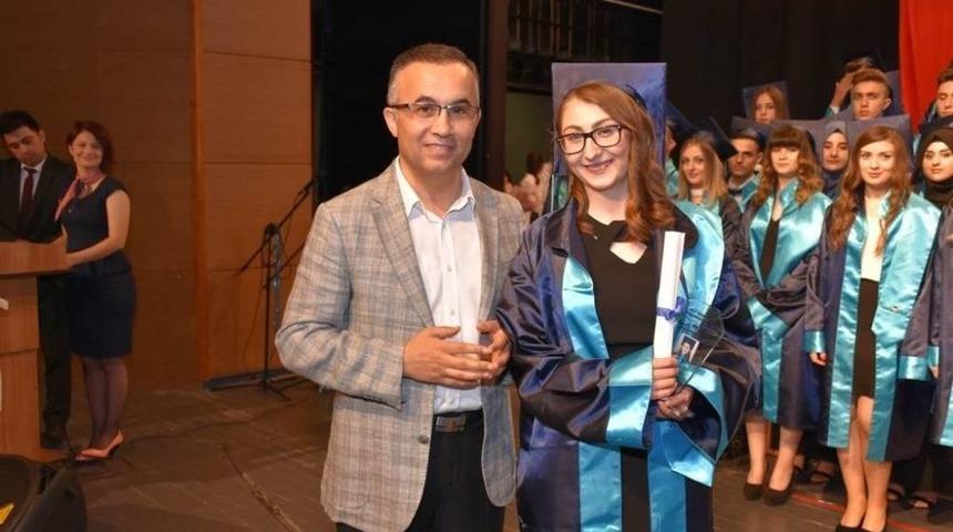 Akıllı Okul İkinci Mezunlarını Verdi