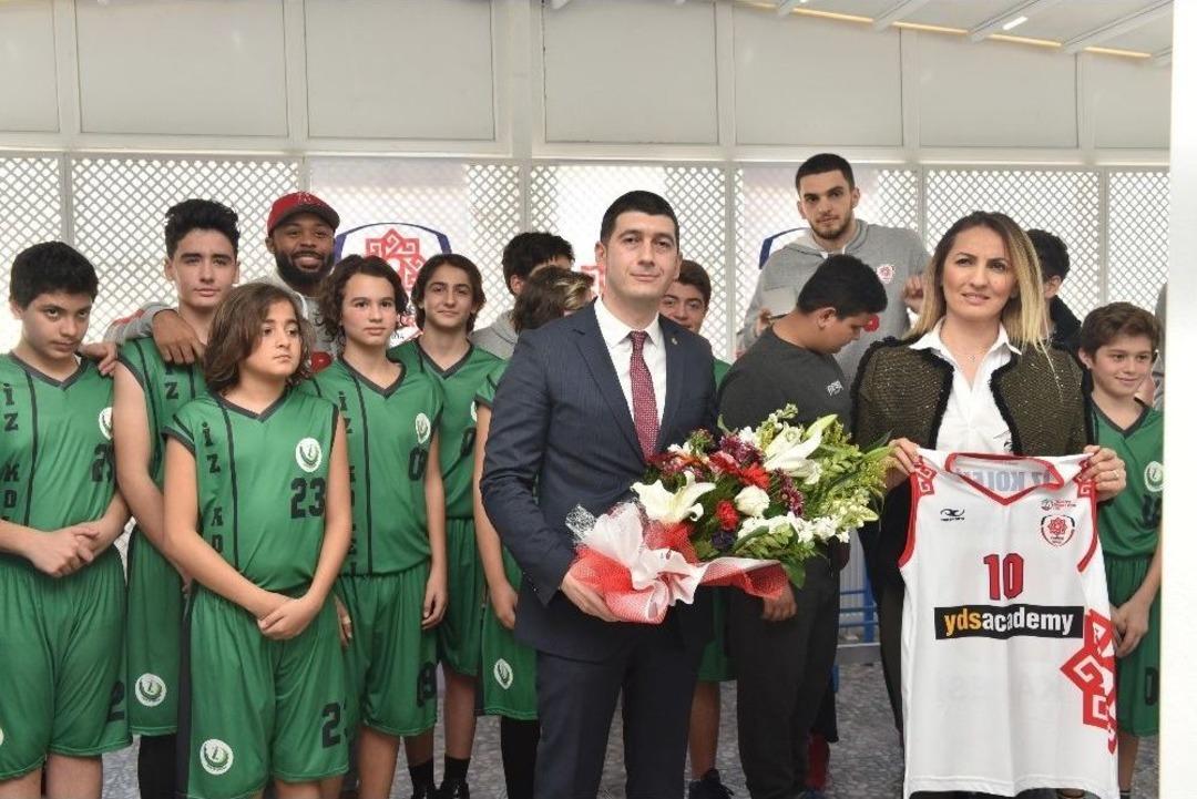 Kolej &Ouml;ğrencileri Karesispor&rsquo;u Ağırladı