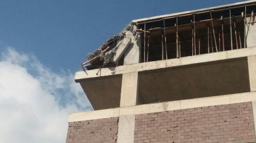 İzmir&rsquo;de Kule Vin&ccedil; Devrildi: 1 Ağır Yaralı