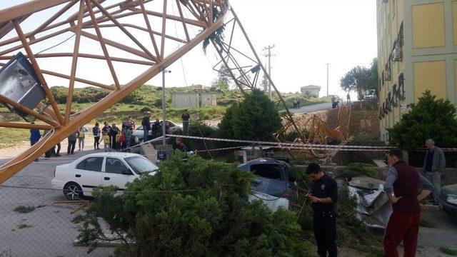 İzmir’de Kule Vinç Devrildi: 1 Ağır Yaralı