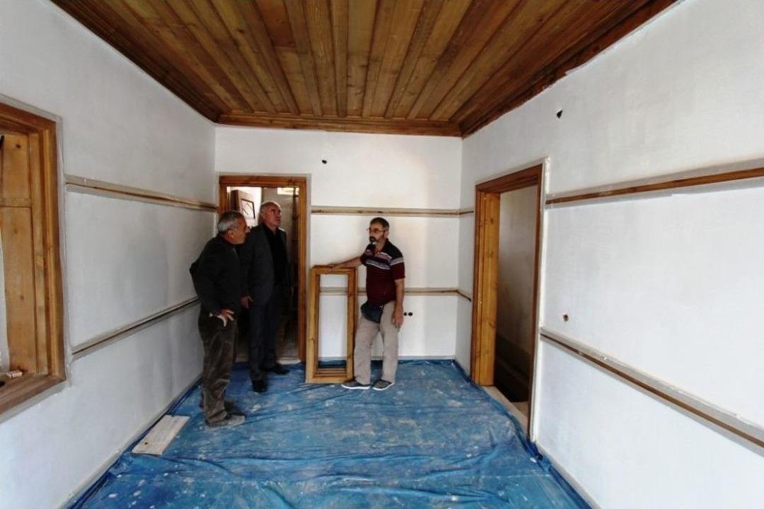 Başkan Memiş Restorasyonu S&uuml;ren Tarihi Bayburt Evini İnceledi