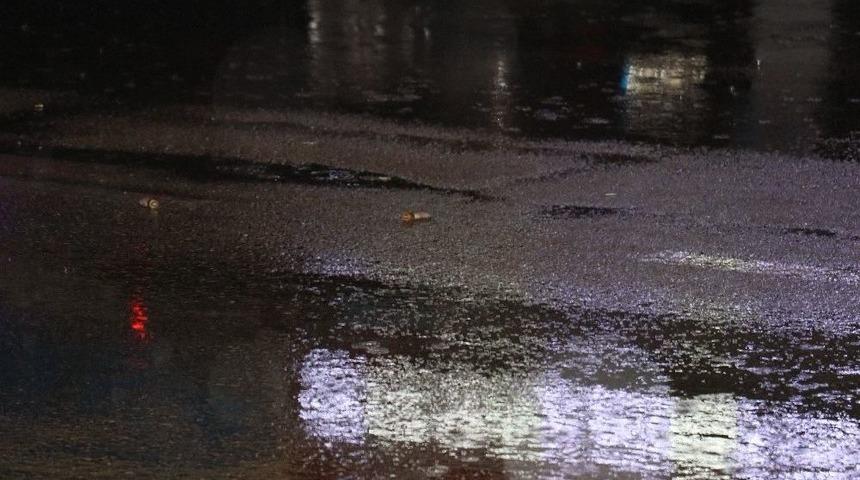 Bar &Ouml;n&uuml;ndeki Silahlı Kavgada Bir Kadın Vurularak Ağır Yaralandı