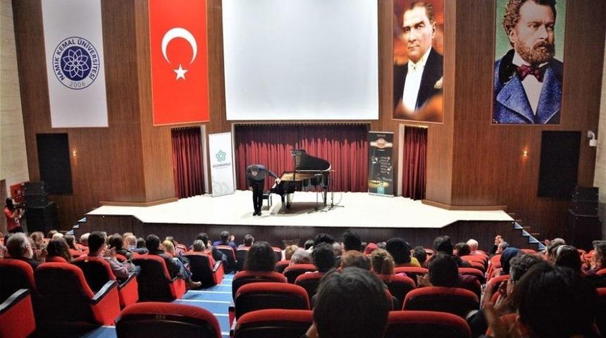 3. G&uuml;lsin Onay Piyano G&uuml;nleri Gen&ccedil; Yetenek Salih Can Gevrek&rsquo;i Ağırladı