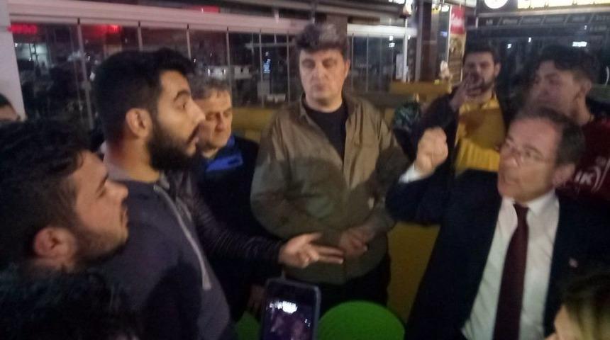 Abd&uuml;llatif Şener, &Uuml;niversite &Ouml;ğrencileriyle Tartıştı