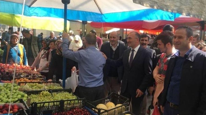 Başkan K&ouml;ksoy, Belediye Meclis &Uuml;yeleriyle Birlikte Kapalı Halk Pazarını Gezdi