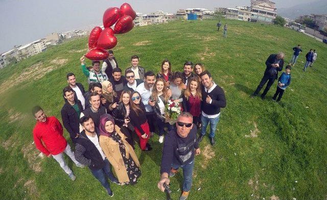 (&ouml;zel Haber) Paraş&uuml;tten İndi, Evlenme Teklifi Aldı 2