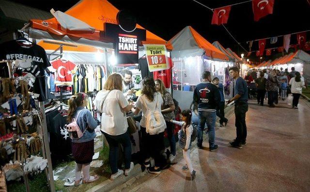 Büyükşehir’in Ramazan Sokağı’na Yoğun İlgi