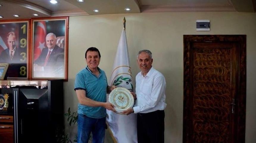 Sanat&ccedil;ı Mithat K&ouml;rler Başkan Yaman&rsquo;la Bir Araya Geldi