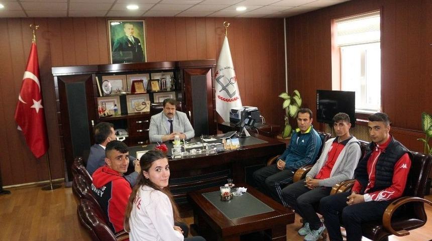 Başarılı Sporculardan Turan&rsquo;a Ziyaret