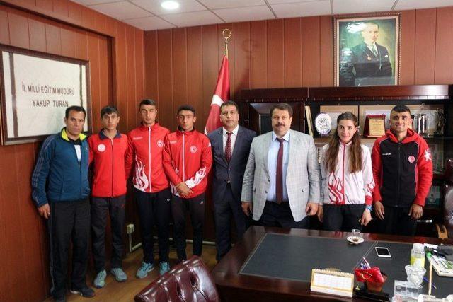 Başarılı Sporculardan Turan’a Ziyaret